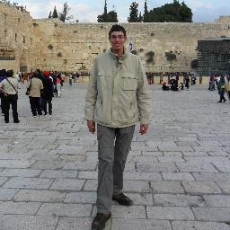 Pro Israel niet anti Palestijn! Israel heeft recht op bestaan en wordt veel onrecht aangedaan! Palestijnen worden helaas als pionnen gebruikt tegen Israel