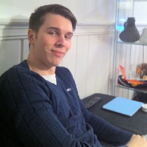 Lever livets gode gang og alt som følger med! Markedsføring student ved BI Stavanger og en stor Man Utd fan :) Glory Glory!