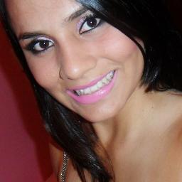Sinto saudades de quem não me despedi direito, das coisas que deixei passar, de quem não tive mas quis MUITO ter.