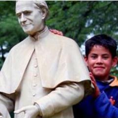 Trabajamos en en la construcción de una sociedad más justa, donde los niños, adolescentes y jóvenes puedan lograr su inserción familiar o social.
