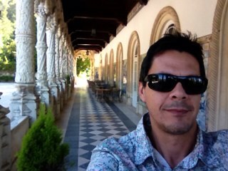 Marido, pai, musico, compositor, pastor, missionario apaixonado por Jesus Cristo e seu reino e gremista.