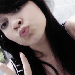 Sou feita de choros sem ter razão, pessoas no coração, atos por impulsão.
