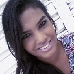 Modelo, 14 anos, romântica, apaixonada, simpática, desastrada, viciada chocolate ( ... )  -  Amando a Deus sobre todas as coisas !  ;DD