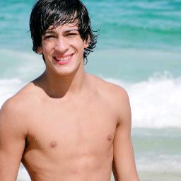 Virgem / marrento / fofo / educado / timido / amavel / amo minha familia & meus amigos s2 SEGUI LOGO VAI *-*