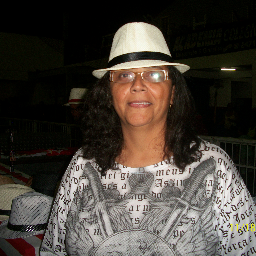 Compositora da Unidos de Padre Miguel, apaixonada pelo samba de raíz. Comentarista Musical do Programa Taxiando Radio Manchete.
