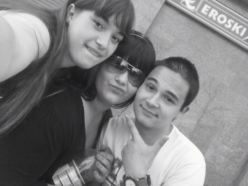 17;Solo se que si me sigues en mis dos twitters (@ProTGidax100pre y @PutaEscalera2) acabaras ganando un seguidor mas ;D