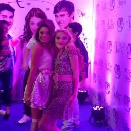 hola! bueno amo a lodo y a tini son mi ispiracion a seguir! aca podran tener fotos,juegos y info sobre violetta! los adoroo! amo a lodo y tinii las mejores!