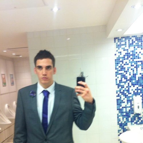 TheKieranator's profile picture. im kieran and im just a twat :)