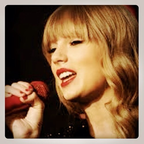 Hi im Zoe! @taylorswift13 is flawless.  because of her i know to speak now, to be fearless and to like the colour red :) @onedirection ❤ @reecemastin ❤