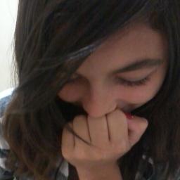Sou uma menina igual a outras
a vezes me acho mais ñ ligo pra oque certas 
pessoas falam de mim 
a vezes fico louca pelo meu lindo Luan Santana ñ liguem