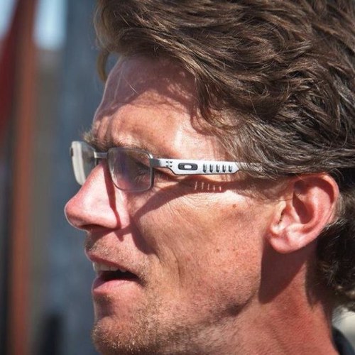 Racing freak, member of race control circuit zandvoort. American sports. Apple fan