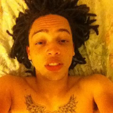Im montrell im 18 lightskin with tattos and I love to play basketball. My twify is @_ReAlladyCheckk