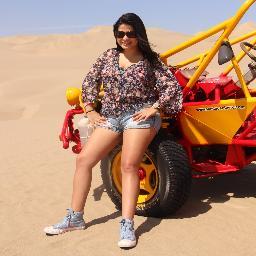 Comunico y marketeo. Loca y agridulce. Vivo mi vida tranquila y sin preocupaciones. Amante de los deportes de aventura, la fotografía, el fútbol y el chocolate.