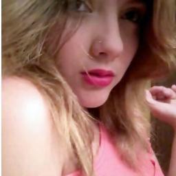 15 anos, divertida, chata, idiota, nutella, cachorros, rock, roxo, vôlei, amigos, follow-me? ;$