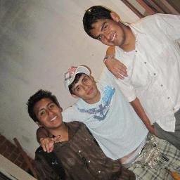 _Yoelito_'s profile picture. -Mama.... la abuela es mecánico???? *no hijito.... -entonces xk esta debajo de ese carro??? xD