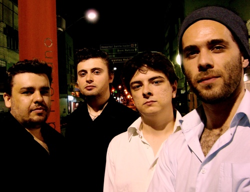 A mistura fina do jazz com a música popular, é um dos objetivos do quarteto instrumental Supreme Lounge. Inovando os grandes clássicos da música!