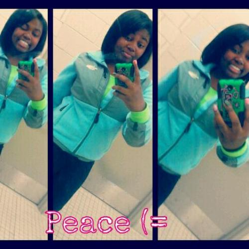 Mi nombre es Roci y malos que seguir si me sigues! Besos! Muah

 I'm ROCI and I love you! 
P's. I love the poptart commercial :-)
