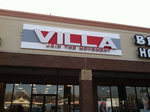 sneaker villa inc.
Belmont Plaza 
2000 e. 8 mile rd 
Detroit, Mich 48234