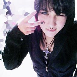 15anos, leonina, amo doces, piercing,sou pouco ciumenta, rock sempre s2, facebook ai galera  https://t.co/yM02fUV2