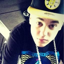 if u love justin bieber u should follow me :p