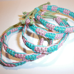 ArteSXXI's profile picture. Nos dedicamos a los nudos y las telas: bufandas, pulseras, bolsos, llaveros, monederos.. todos los complementos personalizados que puedas imaginar