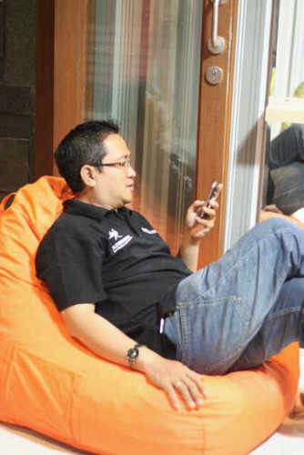 dhedeath's profile picture. Ketika kita bangun di pagi hari, kita punya 2 pilihan sederhana : kembali tidur & bermimpi, atau bangun mengejar mimpi.