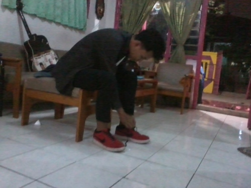 * tersenyum kembali *