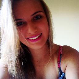 Sempre vai ter alguém pra te julgar. Cabe a você se importar ou não.