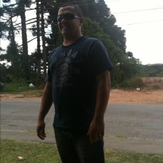 eu so um adorador , eu nao sei fazer outra coisa se nao agradecer aquele que me fez de novo