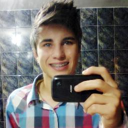 Estilo analítico, pratico, no esquema tático;
Viciado em sucesso eu diria que sou fanático ♪