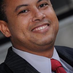 Advogado, Mestre em Administração Pública pelo ISCTE-IUL (Lisboa, Portugal) e Bacharel em Direito pela Universidade Veiga de Almeida (UVA-RJ).