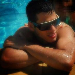 Um muleque sonhador e filho de Deus :]                 paz&alegria sempre.!'