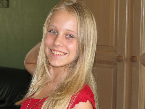 Blond, blauwe ogen, woont in Eindhoven