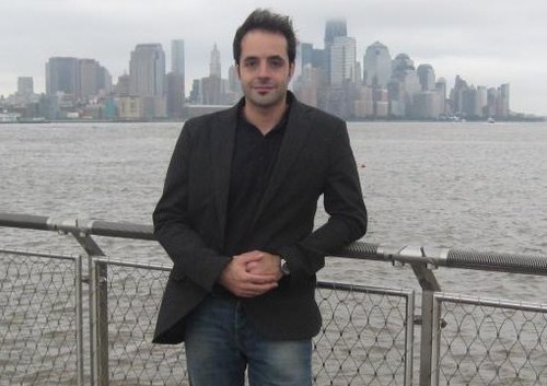 De profesión, formador; de vocación, en formación. Ciudadano gijonés de LaCalzada, asturiano deGijón, español deAsturias, ibérico deEspaña, europeo de Iberia...