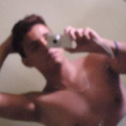 Eu nunca tentei parecer forte,eu nunca me preocupei com tudo que falavam sobre mim,eu nunca me preocupei se alguem não ia gostar de mim.