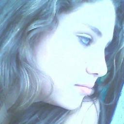 Namoro a vida, sou casada com a felicidade,
amante da alegria, divorciada da tristeza, viúva da
maldade e de vez em quando dou uns pega na loucura.