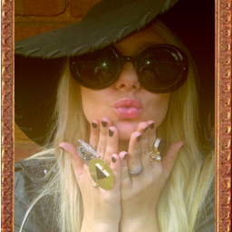 MissButtons4001's profile picture. 