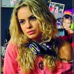 Ola eu sou Eduarda Blanco prima da Lua maria e eu sou  uma fa da minha prima e em omenagem aos seus amigos fis esse tuiter sigo as pessoas que quiser eu sigo