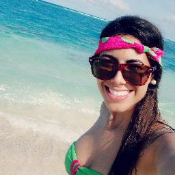 Licenciada en Comunicación Social, soñadora, analítica, creativa y amante del buen humor, del helado y las sonrisas...♥