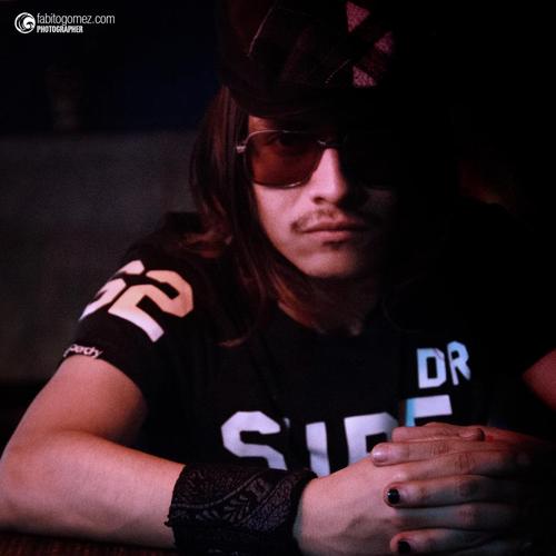 MartinezFCEc's profile picture. Ecuador Fan Club de Camilo Martinez @MartinezVox EX @la45music http://t.co/KLGyDYYs