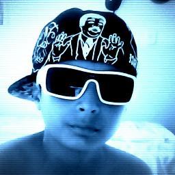 sou um youtuber focado em ser algum dia parceiro do machinima !!! sou um gamer e um viciado em 
call of duty :D