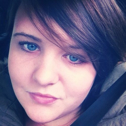 19, season ticket holder w106 at Man United, work for United, love animals, studying to be a vet, love @thescript and batman. :)