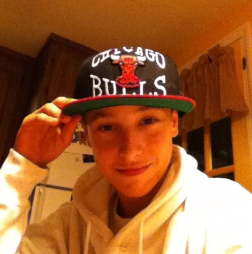 ErockWalter's profile picture. back home  i retweet funny stuff if u no like funny stuff then dont clik da follow button