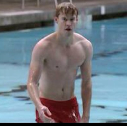 Just a guy in high school looking for fun. (Bi RP 18+)
