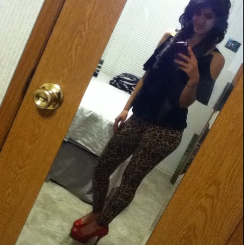 Follow me I follow back(: