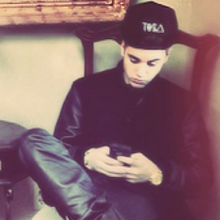 IdioticFraud's profile picture. dk, dc.