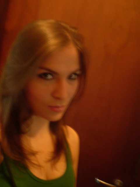 emineliz's profile picture. 