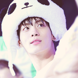 แค่บอทไม่ใช่เรียล ไม่ชอบแสแสร้ง จริงใจ ฟอลได้ไม่เสียตัง @Taemie_ENTB @keythbot91_ENTB