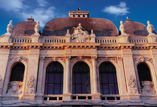 Le Théâtre de Denain : Seul Théâtre à l'italienne au Nord de Paris à l’acoustique exceptionnel. Théâtre, Concert, Conférence. 30 000 spectateurs/an.
0327213224