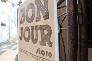 House of New/Old Vintage stuff & Order Production! Jln Pucang Sewu III/32a! Call : 083830850537 / 085731300090 .